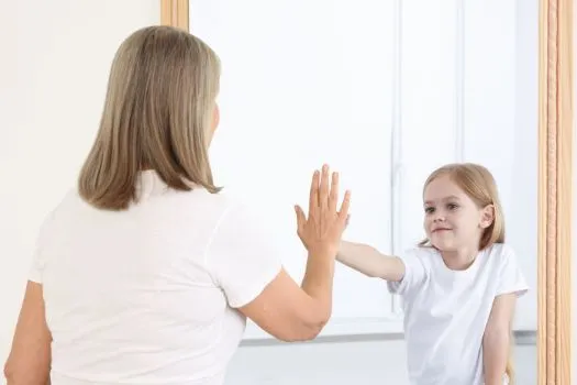 Zakaj si še vedno želimo biti popolne mame? 